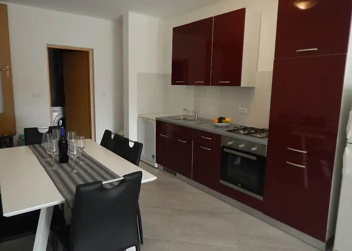 Ivankovic*** Lejlighed Pula